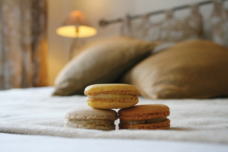 Hotel-bed-macarons Hotel-bed-macarons